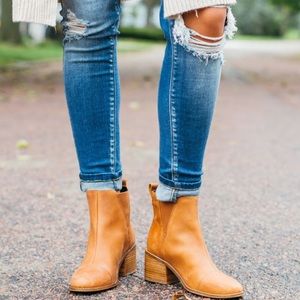 TOMS Esme Tan Leather Boots Booties NWB